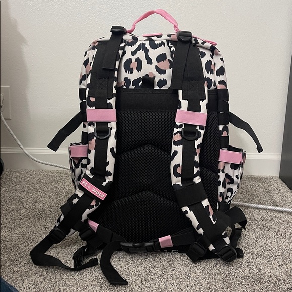 WOLFPAK | 45L BAGPACK LEOPARD PINK - Picture 6 of 9